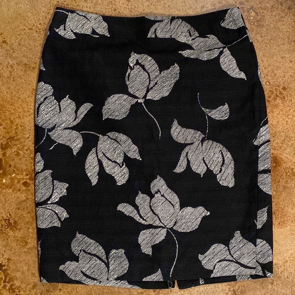 ANN Taylor navy‎ floral cotton lined pencil skirt